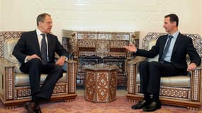 Le ministre russe des Affaires étrangères Sergueï Lavrov a dit mardi avoir obtenu à Damas la promesse de Bachar al Assad de mettre fin au bain de sang en Syrie, mais Occidentaux et pays arabes multiplient les initiatives pour isoler le gouvernement syrien