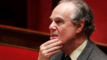 Frédéric Mitterrand a déclaré dimanche qu'il était de son "devoir" de garder désormais le silence sur l'affaire Polanski, tout en réitérant à mots voilés sa réprobation face aux ennuis judiciaires du cinéaste franco-polonais. /Photo prise le 4 mai 2010/RE