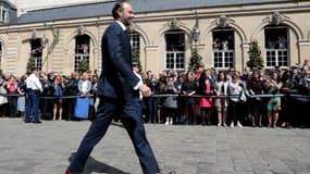 Edouard Philippe dans la cour de Matignon. 