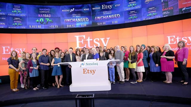 Au cours de clôture au Nasdaq, jeudi soir 16 avril 2015, Etsy était valorisée à 3,3 milliards de dollars.
