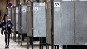 Des panneaux électoraux installés à Paris, le 24 mai 2024, en prévision des élections européennes du 9 juin 2024.