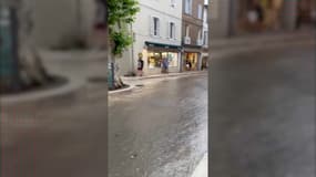 Une rue de Cassis a été inondée ce mercredi en raison de fortes pluies.