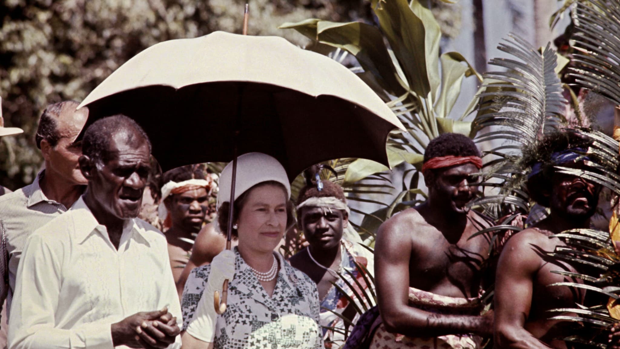 La reine Elizabeth, en visite officielle dans les Nouvelles Hébrides, en février 1974. La reine Elizabeth, en visite officielle dans les Nouvelles Hébrides, en février 1974.