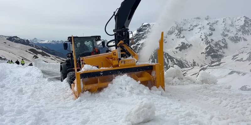 Le déneigement du col du Galibier le 29 mai 2024.