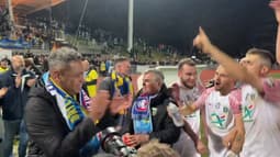 Les larmes de joie du président de Bayeux Luis Ferreira-Pavesi après la qualification face à Blois le 20 décembre 2025