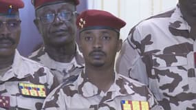 Âgé de 37 ans, Mahamat Idriss Déby occupe les fonctions de président de la République, de chef de l'État et de chef suprême des Armées selon la charte de transition. 