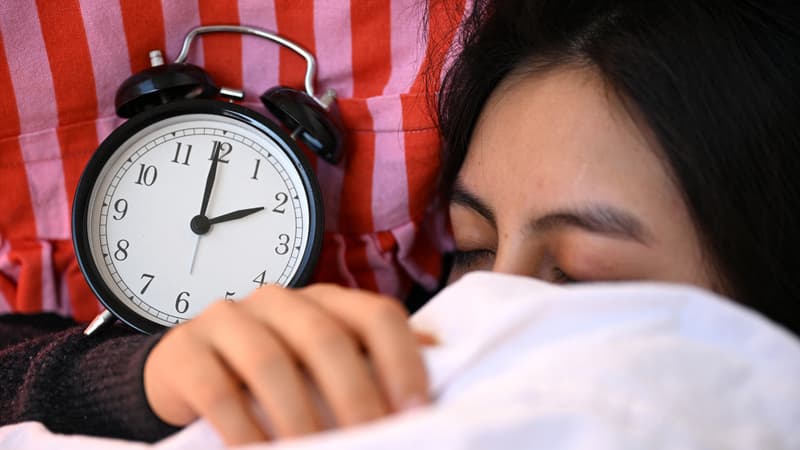 "Les horloges sont déréglées": le changement d'heure a-t-il un impact négatif sur notre organisme?