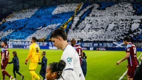 L'entrée des joueurs de l'OM et d'Annecy, dans un Vélodrome à guichets fermés, le 1er mars 2023