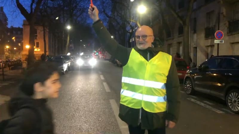 Des parents du 16e arrondissement se mobilisent pour faire la circulation aux passages piéton.