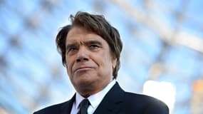 Bernard Tapie est toujours placé en garde à vue.