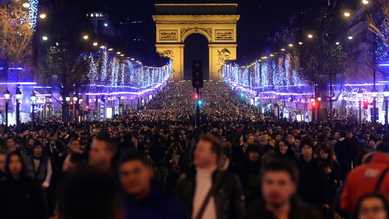 Les équipes de Travelex ont calculé qu'un réveillon à Paris reviendrait à 279 euros. Mais le tour sur les Champs-Elysées, lui, ne coûtera rien! 