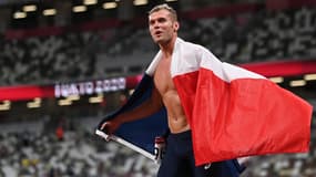 Kevin Mayer à l'issue du décathlon des Jeux de Tokyo, où il a pris la médaille d'argent