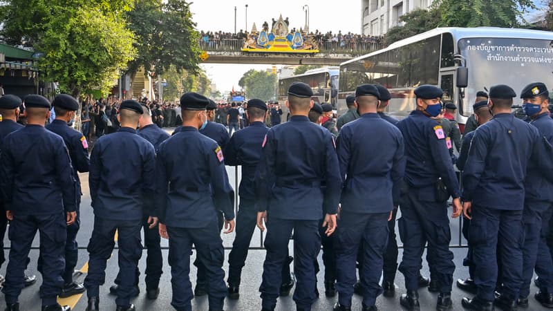 Des policiers à Bangkok, le 14 octobre 2020 (photo d'illustration). 