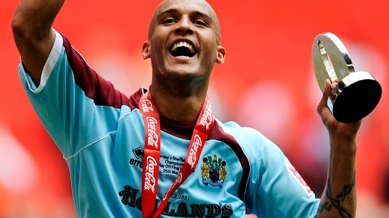 Clarke Carlisle avec le maillot de Burnley