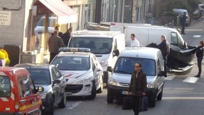 Dans l'après-midi, ce jeudi, la rue Francisque Bonnier était bouclée après une macabre découverte : une mère et ses deux enfants assassinés.