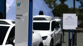 Une décennie après le lancement du projet Google Car, Google lance Waymo One, son service grand public de voitures autonomes.