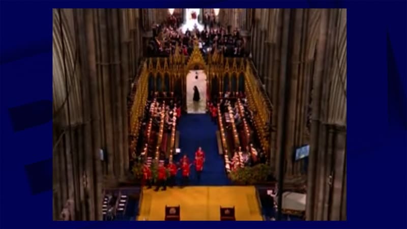 Une silhouette vêtue de noir et semblant porter une faux a été filmée dans l'Abbaye de Westminster lors du couronnement de Charles III