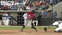 Baseball: Un spectateur attrape une batte d’une main sans renverser sa bière