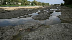 Le lit de la Garonne frappé par la sécheresse, le 25 août 2022 à Toulouse