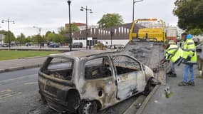 24 voitures ont brûlé après une nuit de violences urbaines.