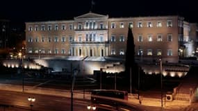 Le parlement grec à Athènes. La France et l'Allemagne ont fait pression mardi sur le Premier ministre grec George Papandréou afin d'obtenir une application rapide de l'accord du 26 octobre sur l'euro et la dette grecque, qu'il veut soumettre à référendum.