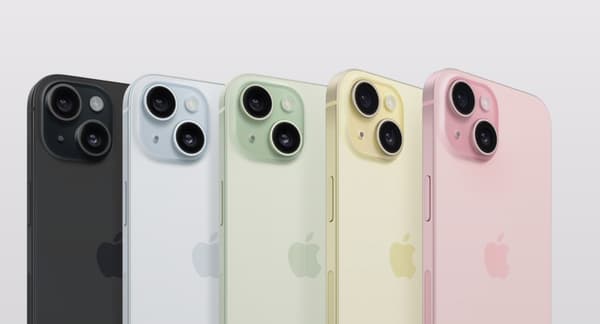 Comme attendu, l'iPhone 15 est proposé en noir, en bleu, en jaune et en vert, avec des teintes au rendu pastel. Le rouge laisse en revanche sa place au rose pâle.