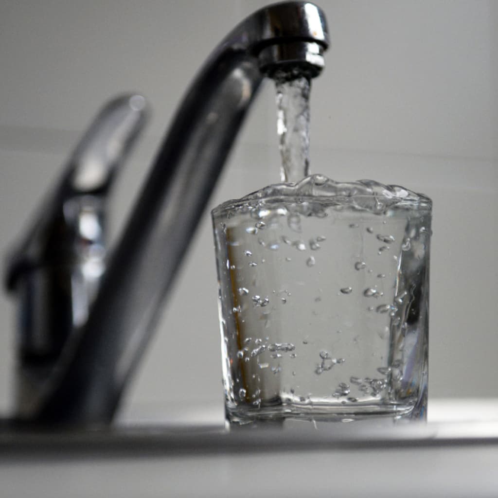 Mcdonalds défend son eau du robinet filtrée vendue 1,75 euro le verre