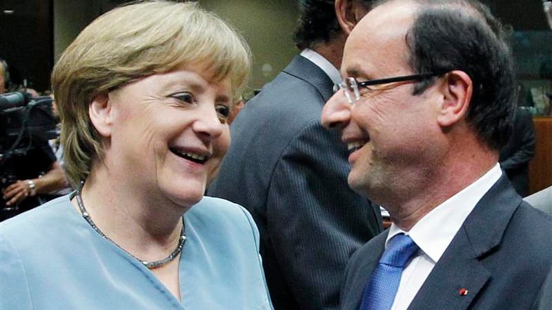 François Hollande, Angela Merkel et leurs partenaires ont posé mercredi soir les jalons d'une relance par la croissance de l'Union européenne. Mais le président français s'est heurté comme prévu à l'opposition allemande sur les "eurobonds". /Photo prise l