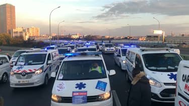 Des centaines d'ambulanciers participent ce lundi à une opération escargot sur le périphérique.