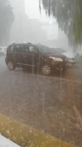 Un orage à Fougères (Ille-et-Vilaine) - Témoins BFMTV