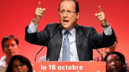 Pour son dernier meeting de campagne primaire, François Hollande s'est posé jeudi soir en rassembleur, donnant rendez-vous "dimanche, pour la victoire" dont il espère faire un tremplin vers un retour de la gauche à l'Elysée en mai 2012. /Photo prise le 13