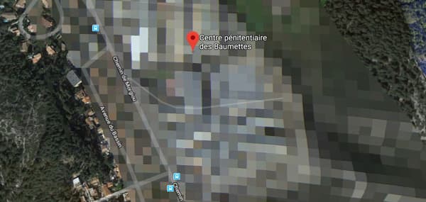 La prison des Baumettes, dans les environs de Marseille, fait l'objet d'un floutage sur Google Maps. 