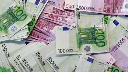 Les fraudes sociales détectées l'an dernier en France ont représenté près de 458 millions d'euros, un montant en hausse de 19% par rapport à 2009, selon le ministre du Travail, Xavier Bertrand. Les fraudes aux cotisations sociales ont représenté à elles s