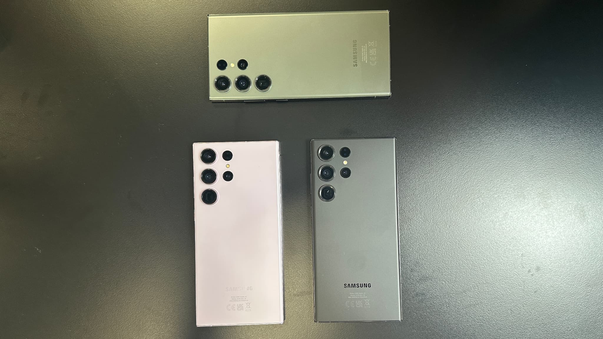 Les coloris vert, noir et lavande du Galaxy S23 Ultra de Samsung