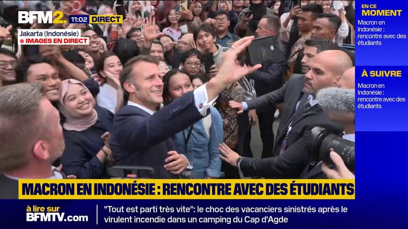 Bain de foule pour Emmanuel Macron, en visite en Indonésie