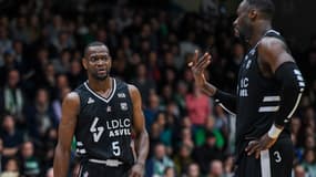 Kahudi et Jekiri en pleine discussion