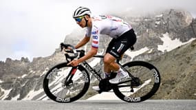 Tadej Pogacar dans la descente du Galibier où il a creusé l'essentiel de son avance sur Jonas Vingegaard sur le Tour de France 2024