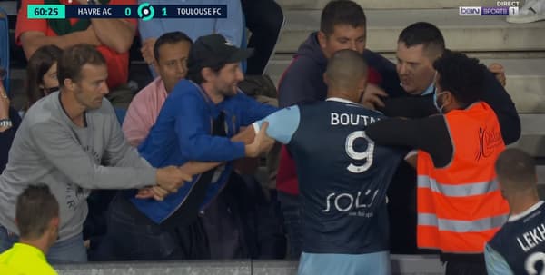 Khalid Boutaïb avec le supporter havrais