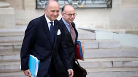Laurent Fabius et Bernard Cazeneuve à la sortie du Conseil des ministres, le 3 juillet dernier.