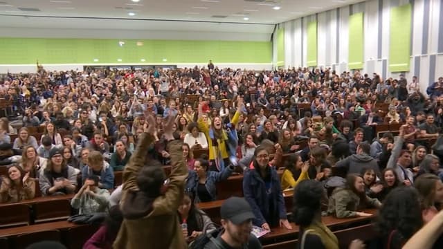 Une AG à Nanterre le 2 mai dernier