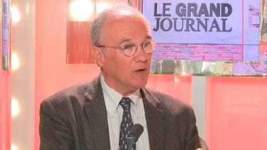 Gilles Carrez sur le plateau du Grand Journal d'Hedwige Chevrillon le 8 avril 2013