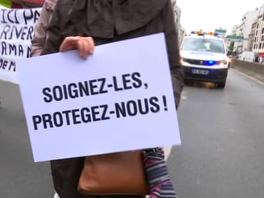 Près de 500 manifestants ont défilé à Pantin et Aubervilliers pour demander le démantèlement du campement de la Villette.