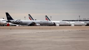 Un avion immobilisé à l'aéroport Charles de Gaulle.