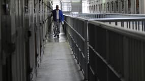 La coursive d'un étage de la prison des Baumettes, à Marseille.