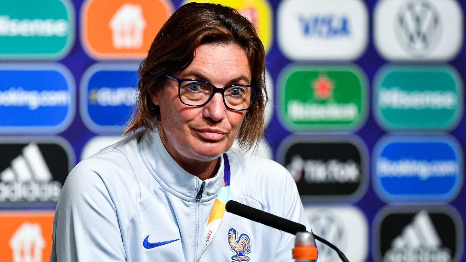 EN DIRECT - Equipe de France féminine: Diacre annonce le retour d'Hamraoui et botte en touche concernant Le Graët - RMC Sport