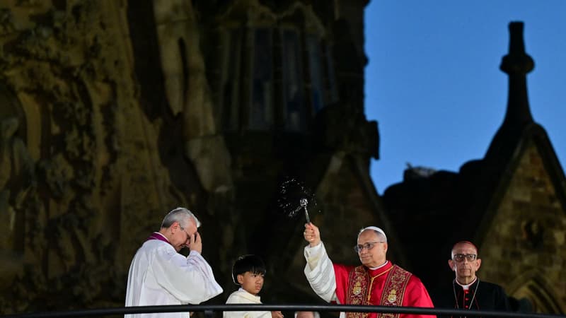 Illuminations, sons... Les images impressionnantes de la bénédiction de la plus haute tour de la Sagrada Familia par le pape Léon XIV
