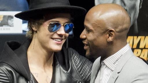 Le chanteur Justin Bieber et le boxeur Floyd Mayweather, le 11 mars 2015 à Los Angeles