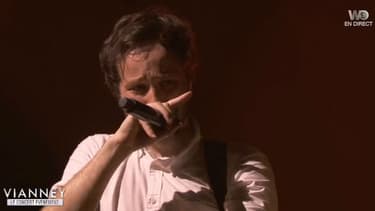 Vianney lors de son concert à l'AccorHotels Arena à Paris, le 9 juin 2018