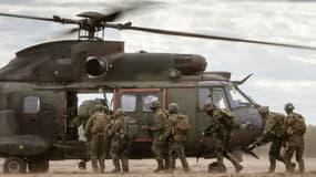 La nouvelle enveloppe sera principalement allouée aux moyens de combat. Un budget de 260 millions d'euros supplémentaires pour le recrutement et la formation du personnel.