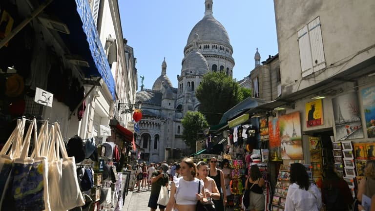 Le Sacré-Coeur au sommet de la butte Montmartre in Paris, le 9 août 2022